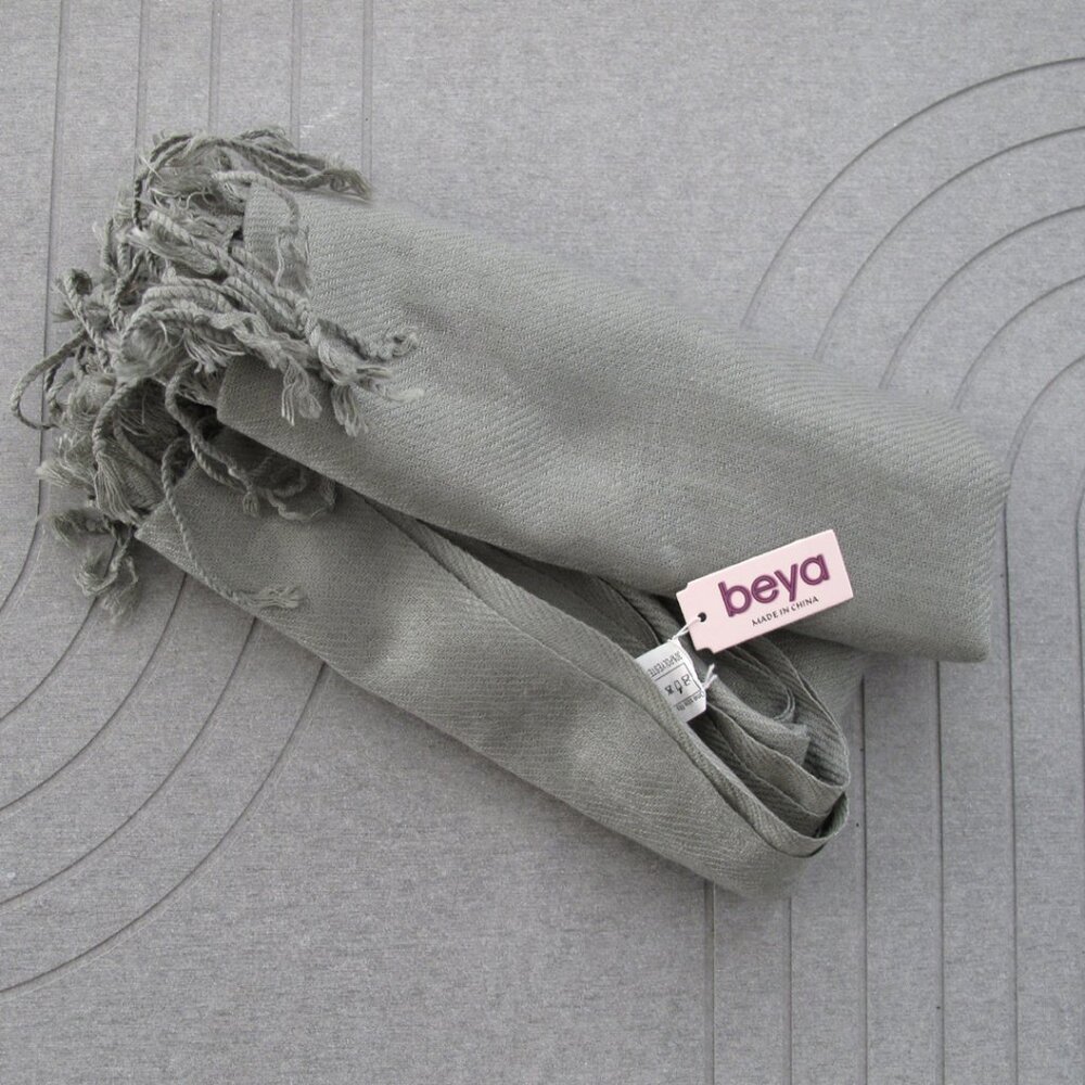 CLASSIC SCARF 🆕 NWT BEYA Gray SIZE: 70" x 25"  Stylish ELEGANT every occasion